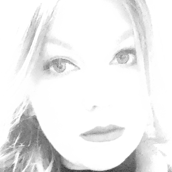 Meet your Posher, Kimberly - Picture 2 of 2